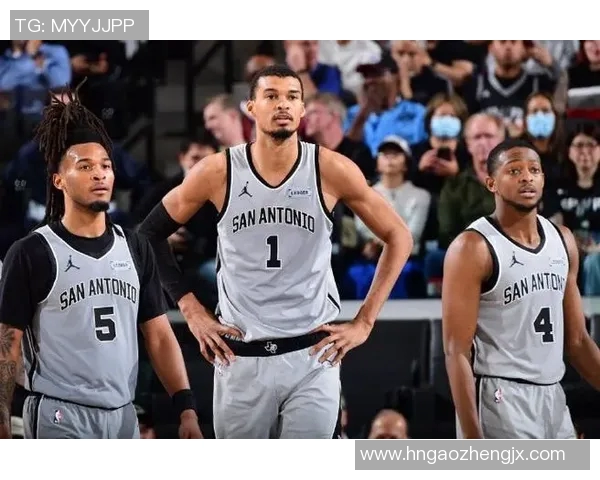2015年NBA季后赛首轮马刺对快船第一场激战回顾与精彩瞬间分析